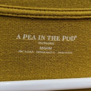 A Pea in the Pod nursing shirt size medium